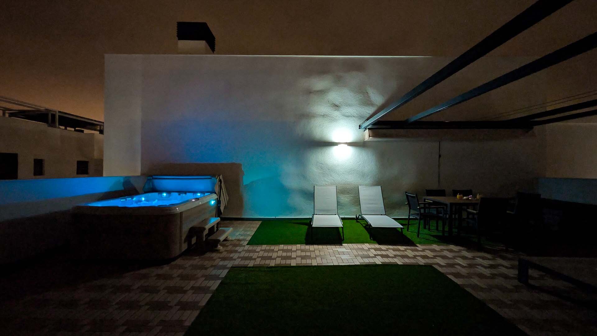 APPARTEMENT DREAM MOMENTS – AVEC JACUZZI SUR UNE TERRASSE ENSOLEILLÉE