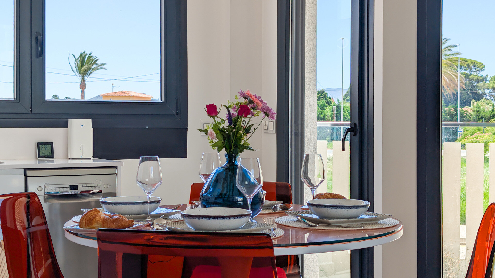ALMARTE APARTMENT – BEACHFRONT