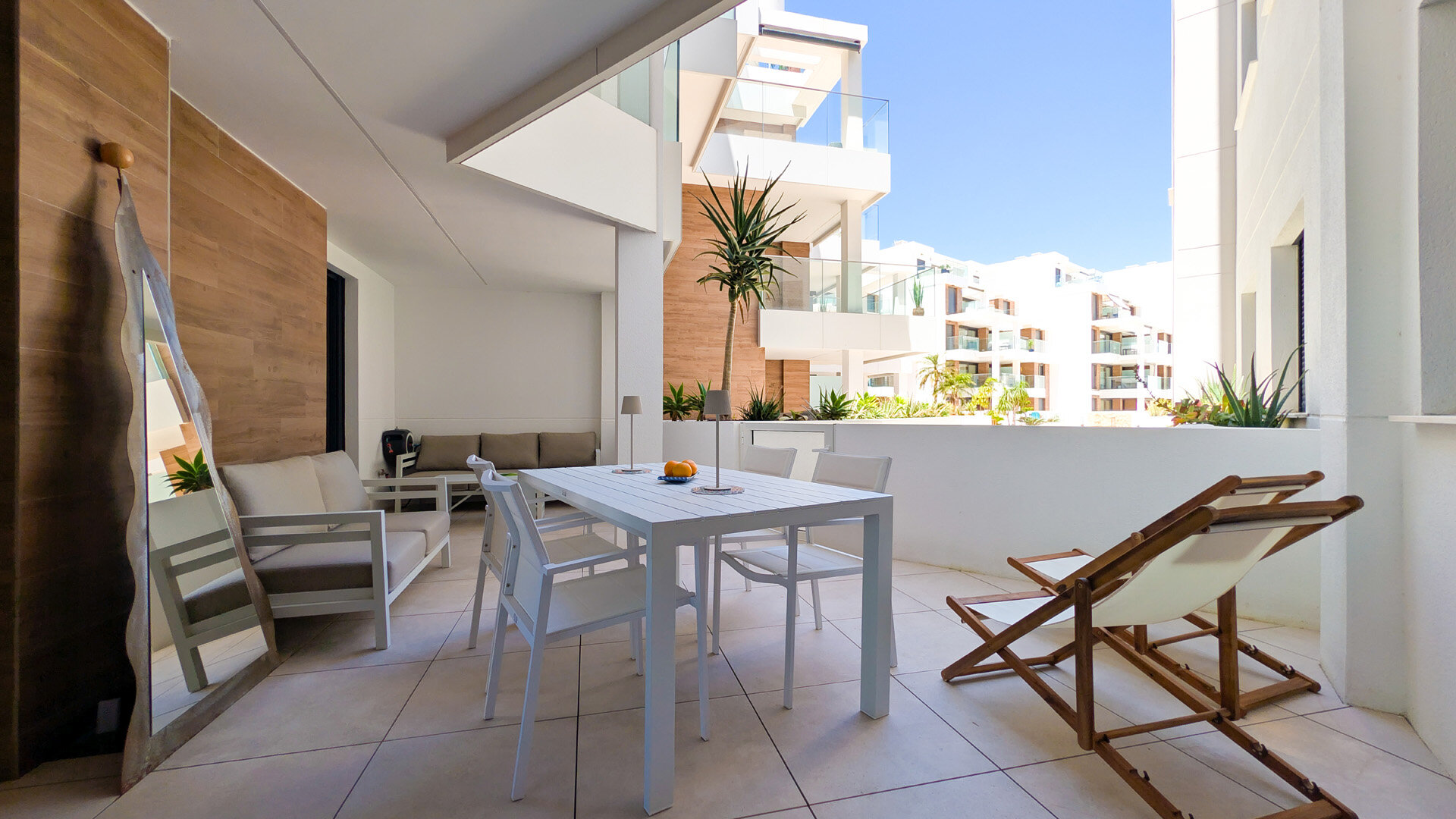 ALMARTE APARTMENT – BEACHFRONT