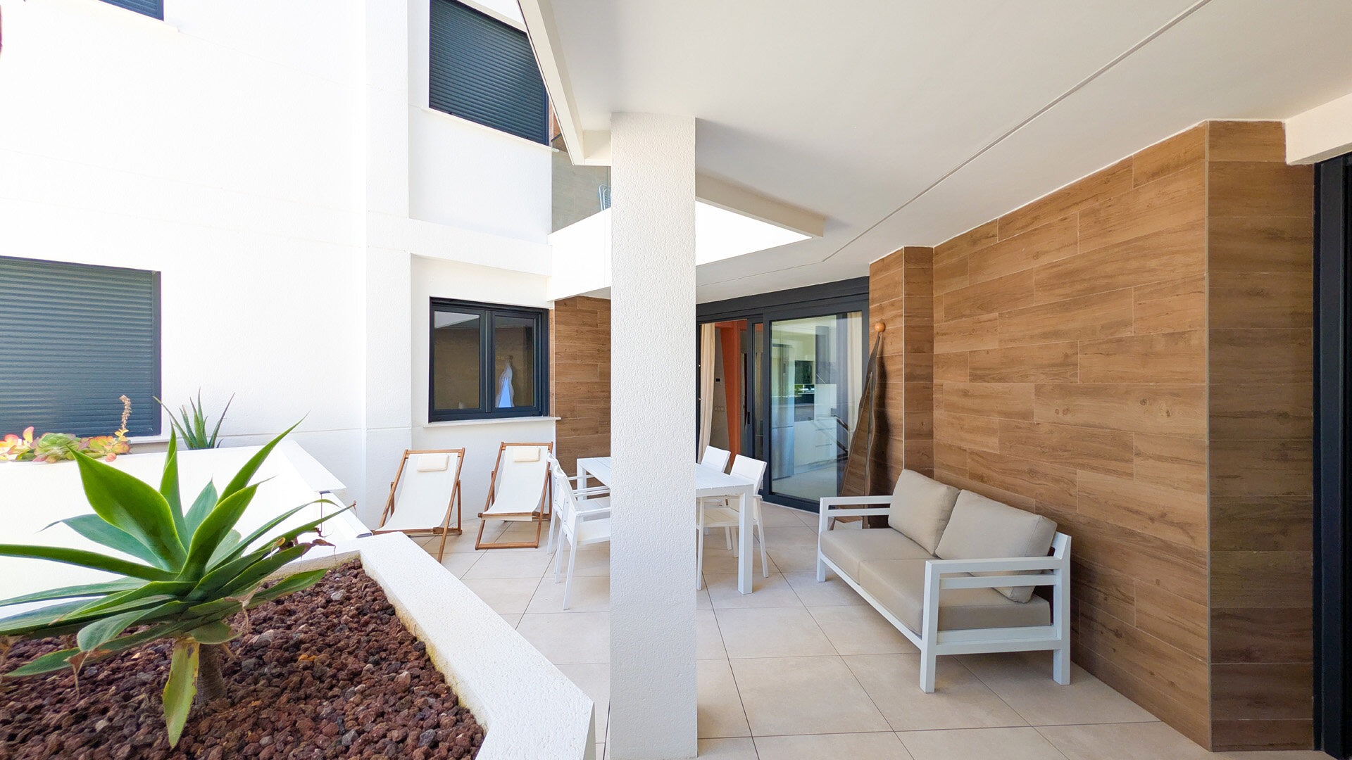 ALMARTE APARTMENT – BEACHFRONT