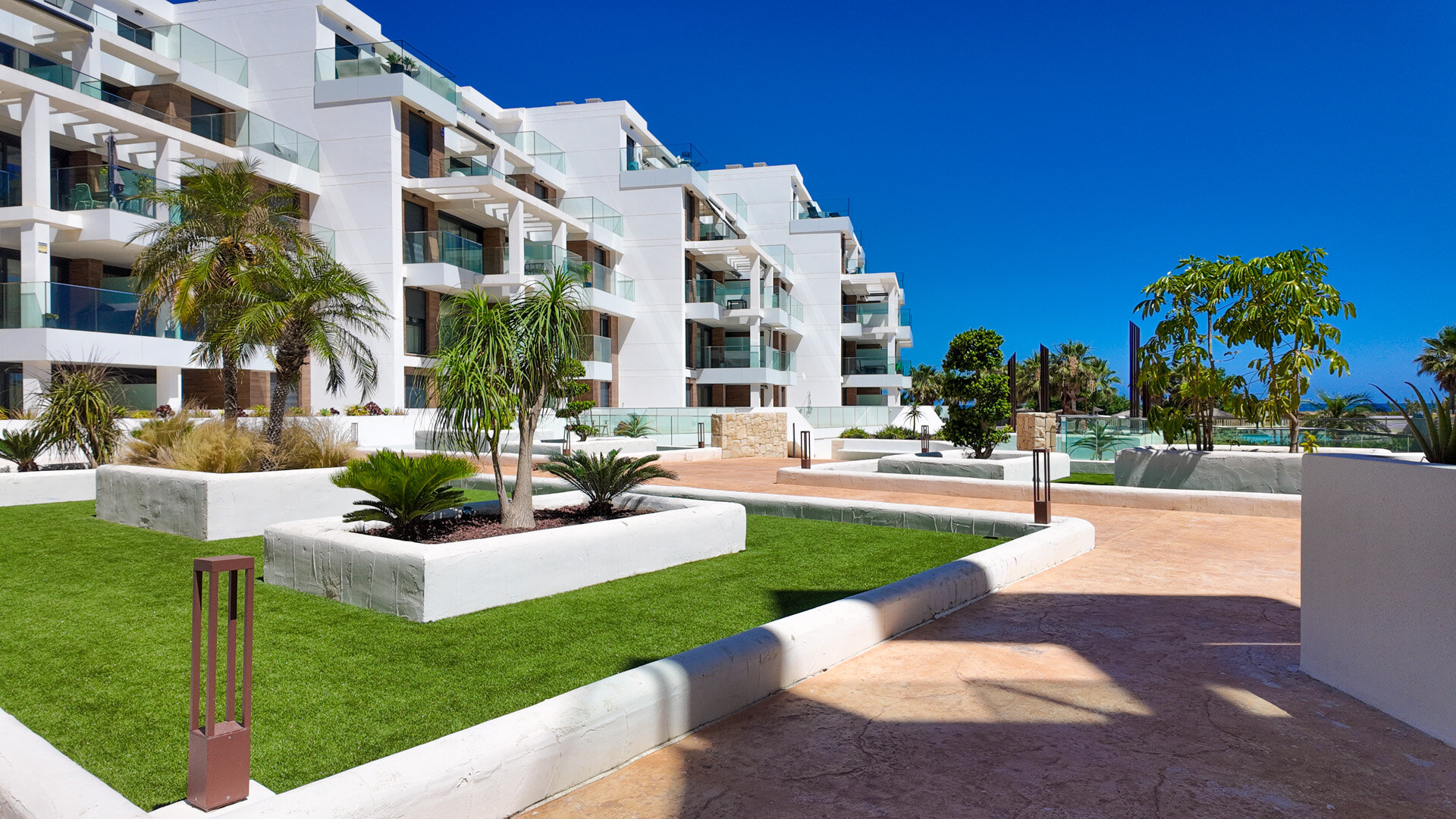 ALMARTE APARTMENT – BEACHFRONT