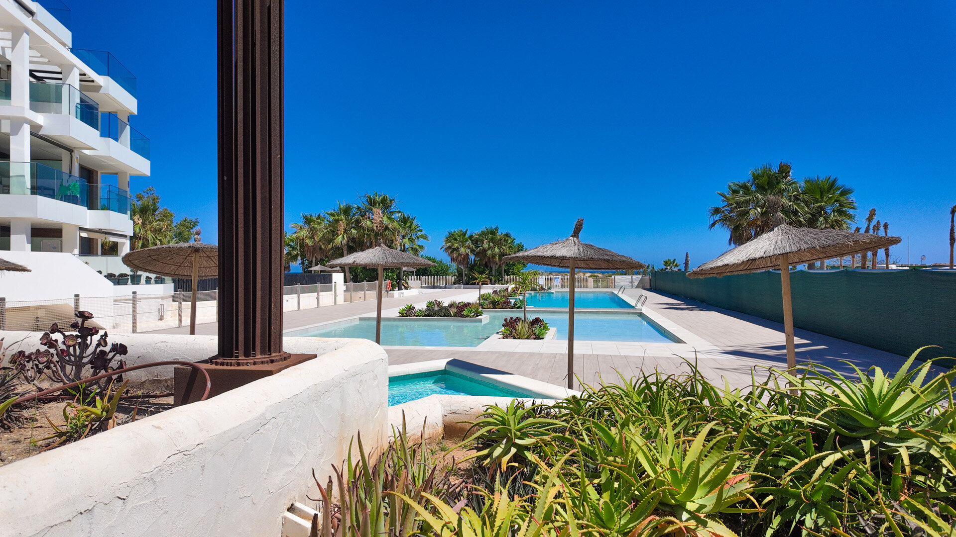 ALMARTE APARTMENT – BEACHFRONT