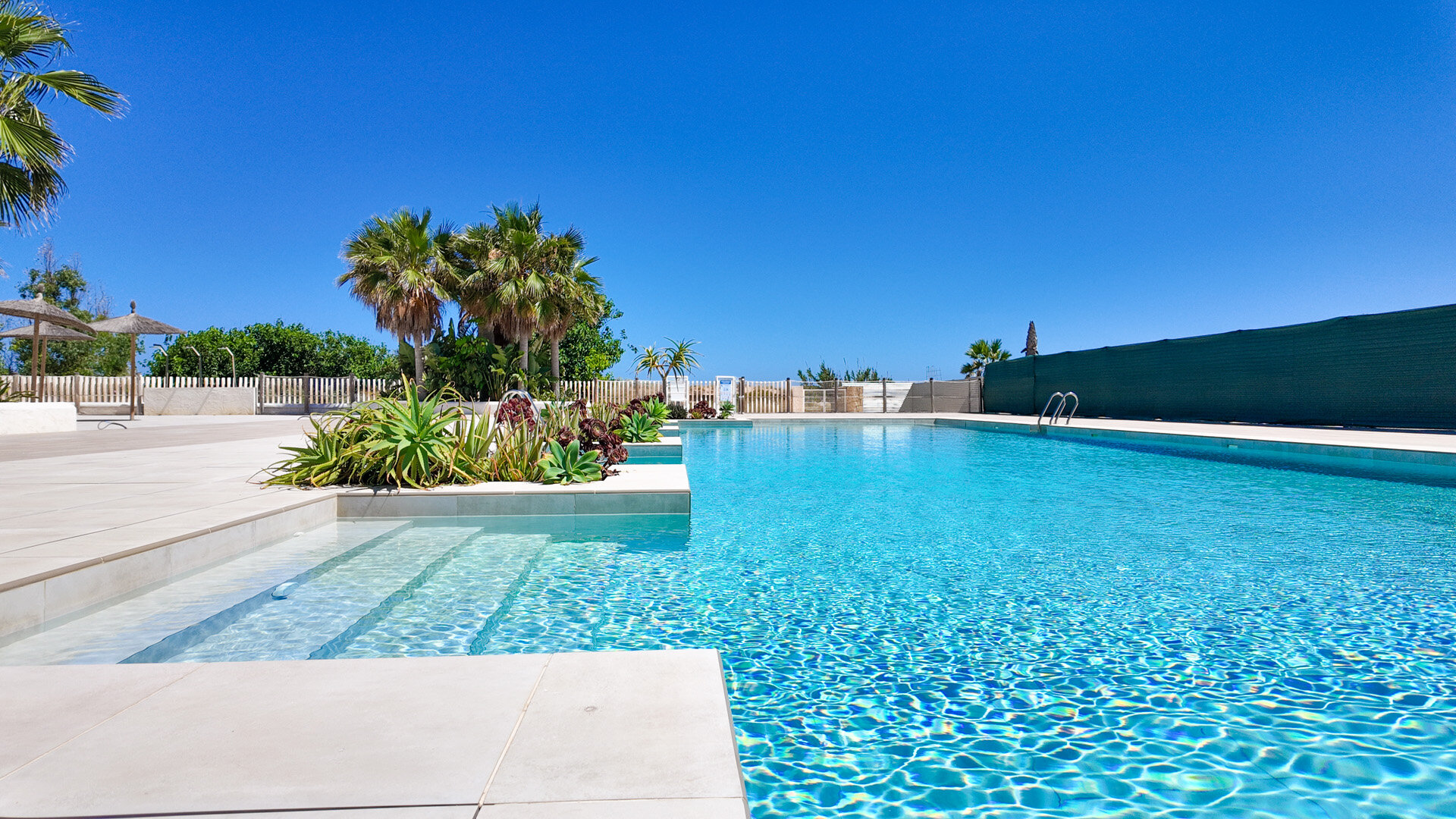 ALMARTE APARTMENT – BEACHFRONT
