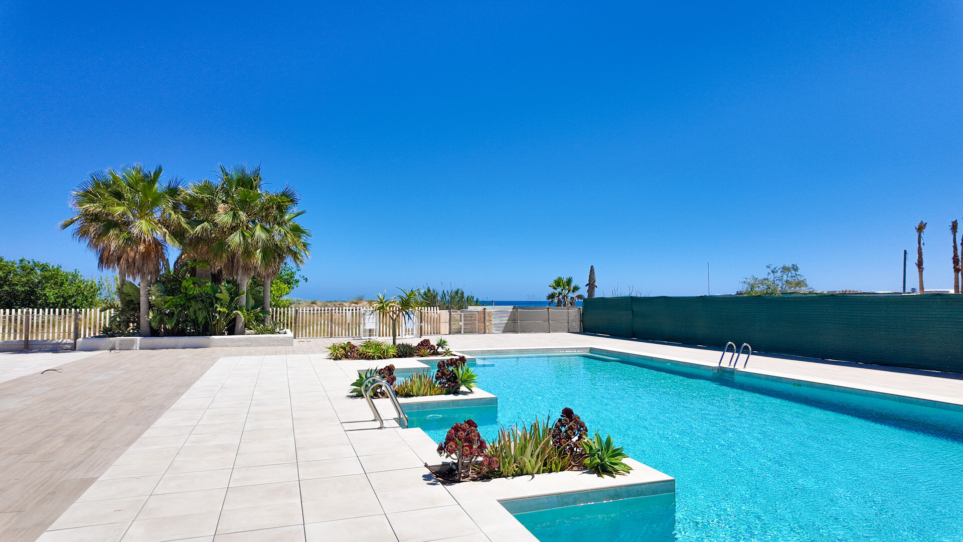 ALMARTE APARTMENT – BEACHFRONT
