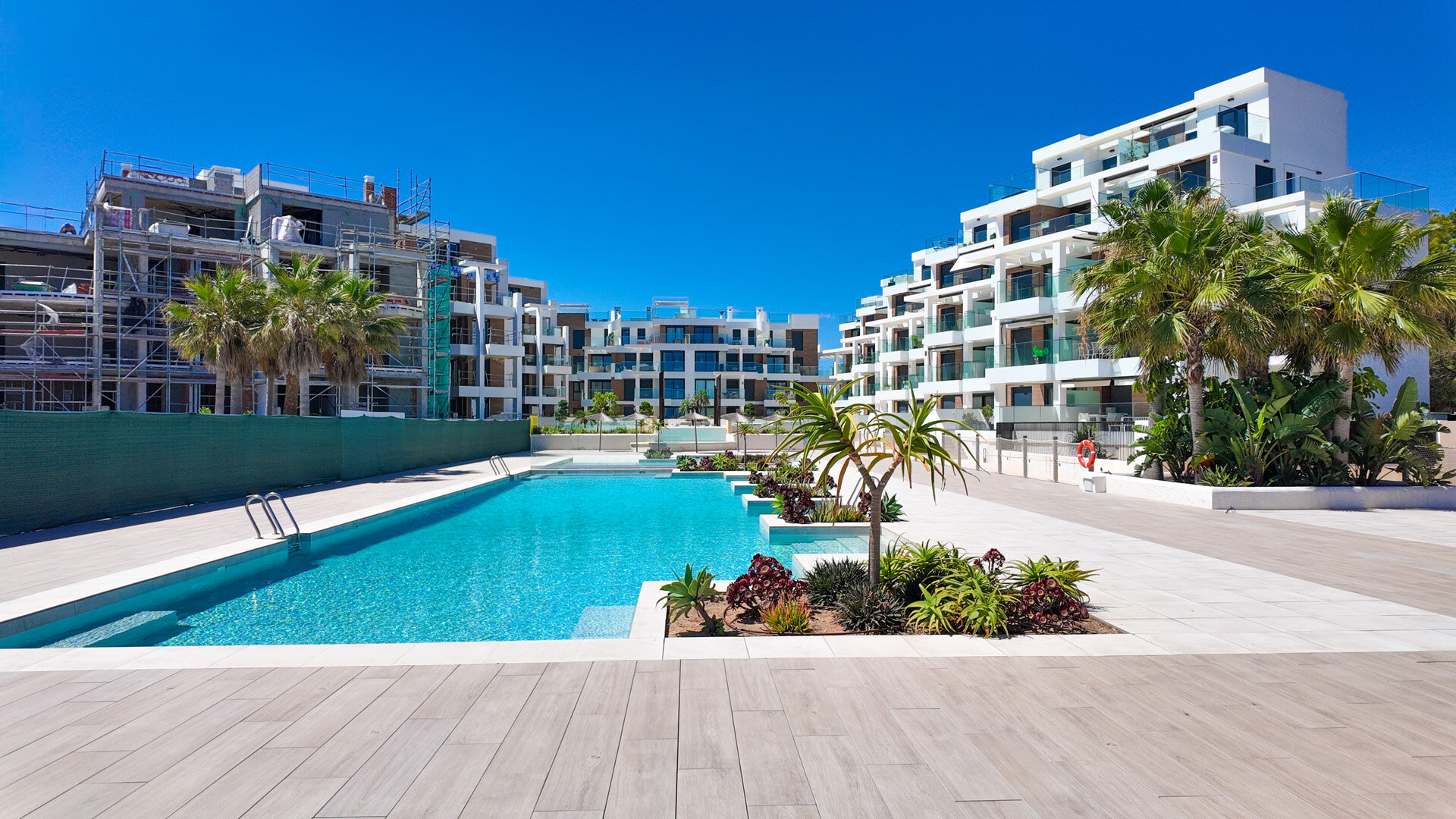 ALMARTE APARTMENT – BEACHFRONT