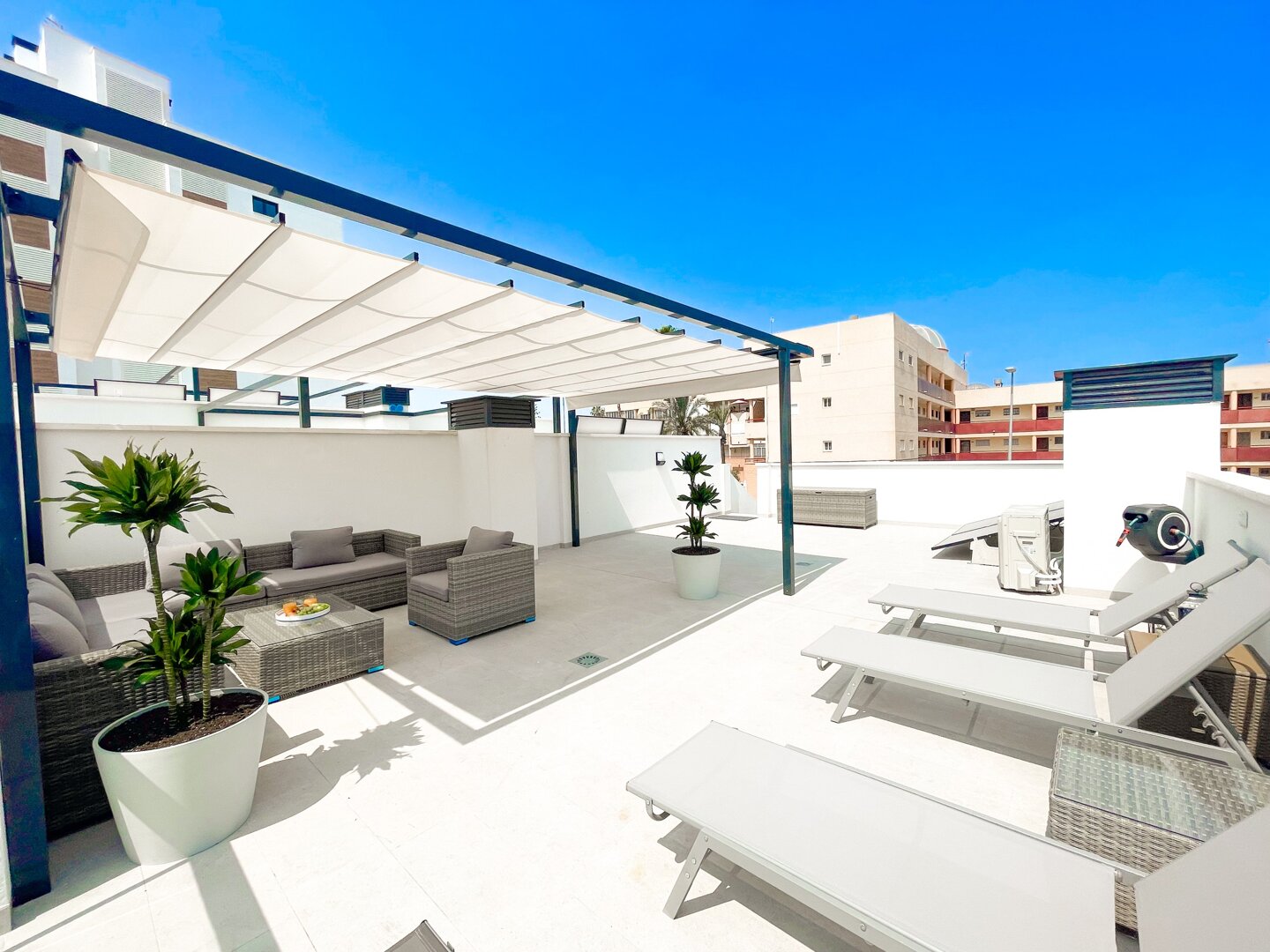 Apartment Vistmar III with a private terrace and garden, 200 meters from the sea