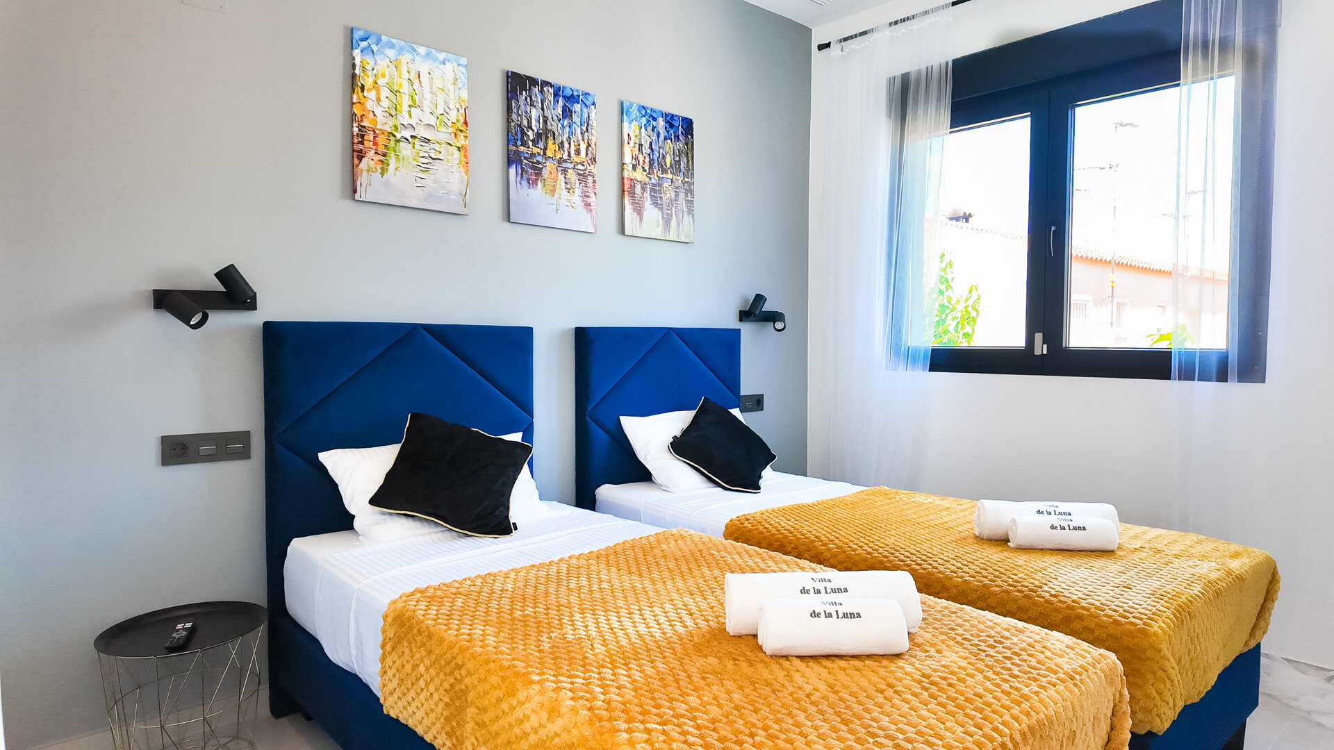 Villa de la Luna with a private heated pool and sea view