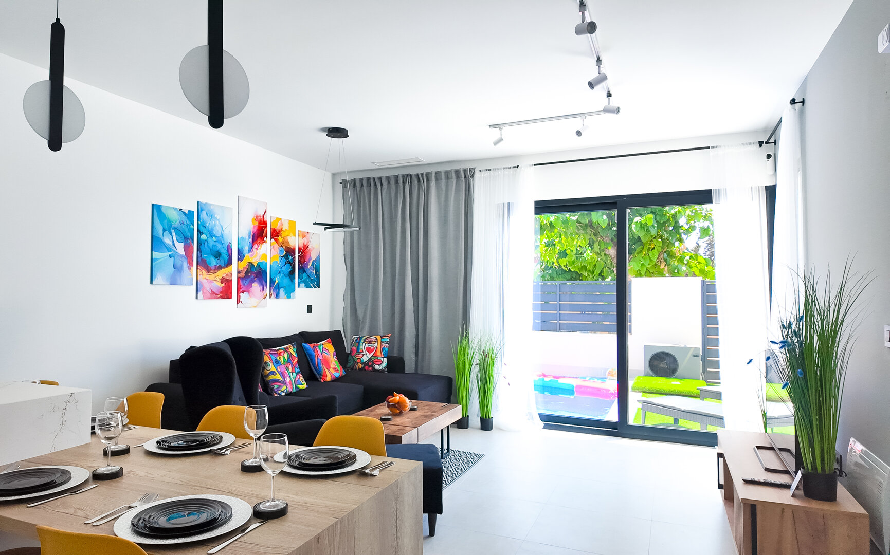 Villa de la Luna with a private heated pool and sea view