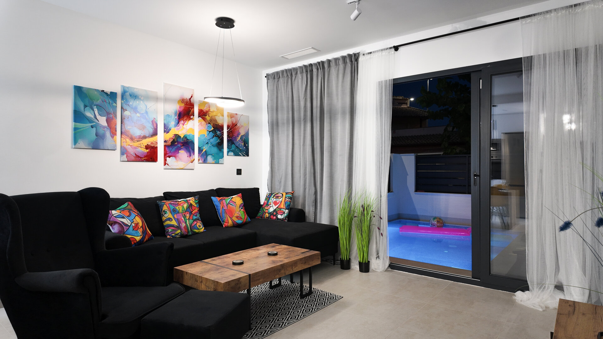 Villa de la Luna with a private heated pool and sea view