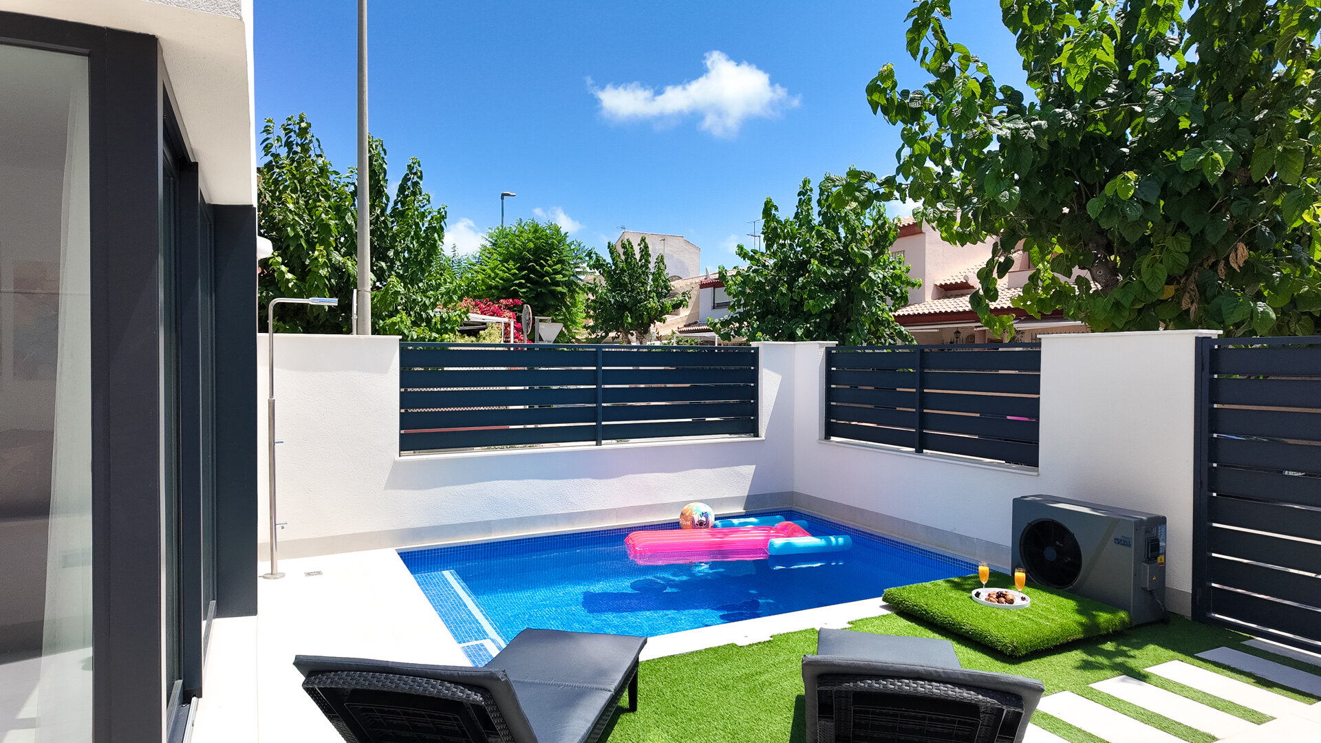 Villa de la Luna with a private heated pool and sea view