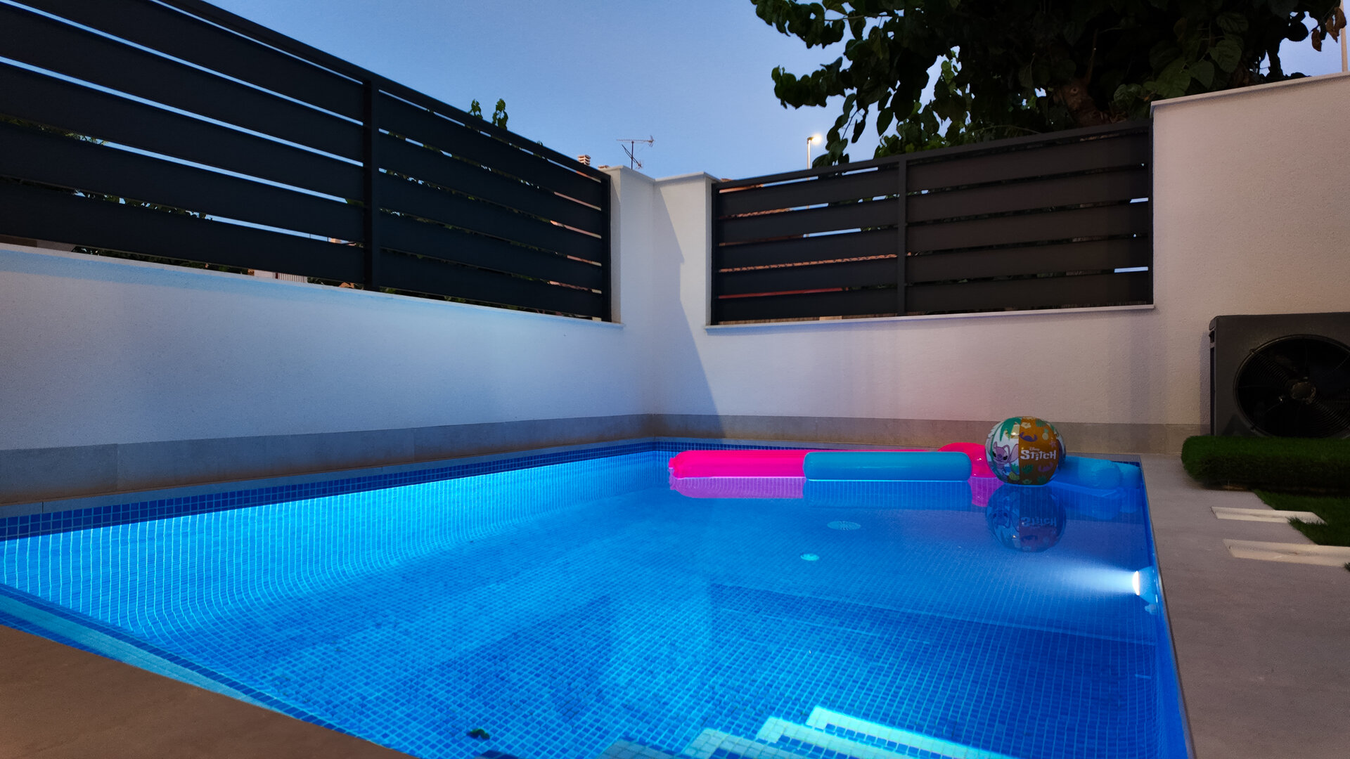 Villa de la Luna with a private heated pool and sea view
