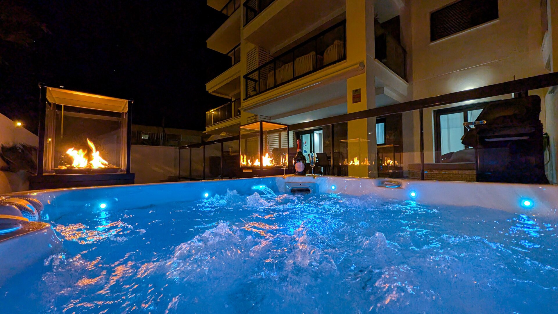 Platinum Apartment 200 m from the sea with a jacuzzi on the terrace