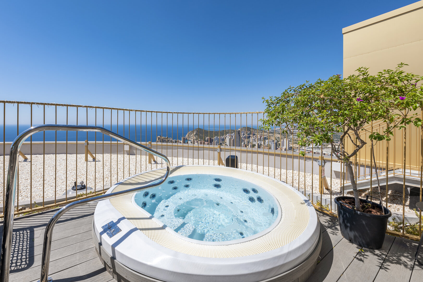 Intempo Apartment 176 - with sea view and a heated pool and jacuzzi