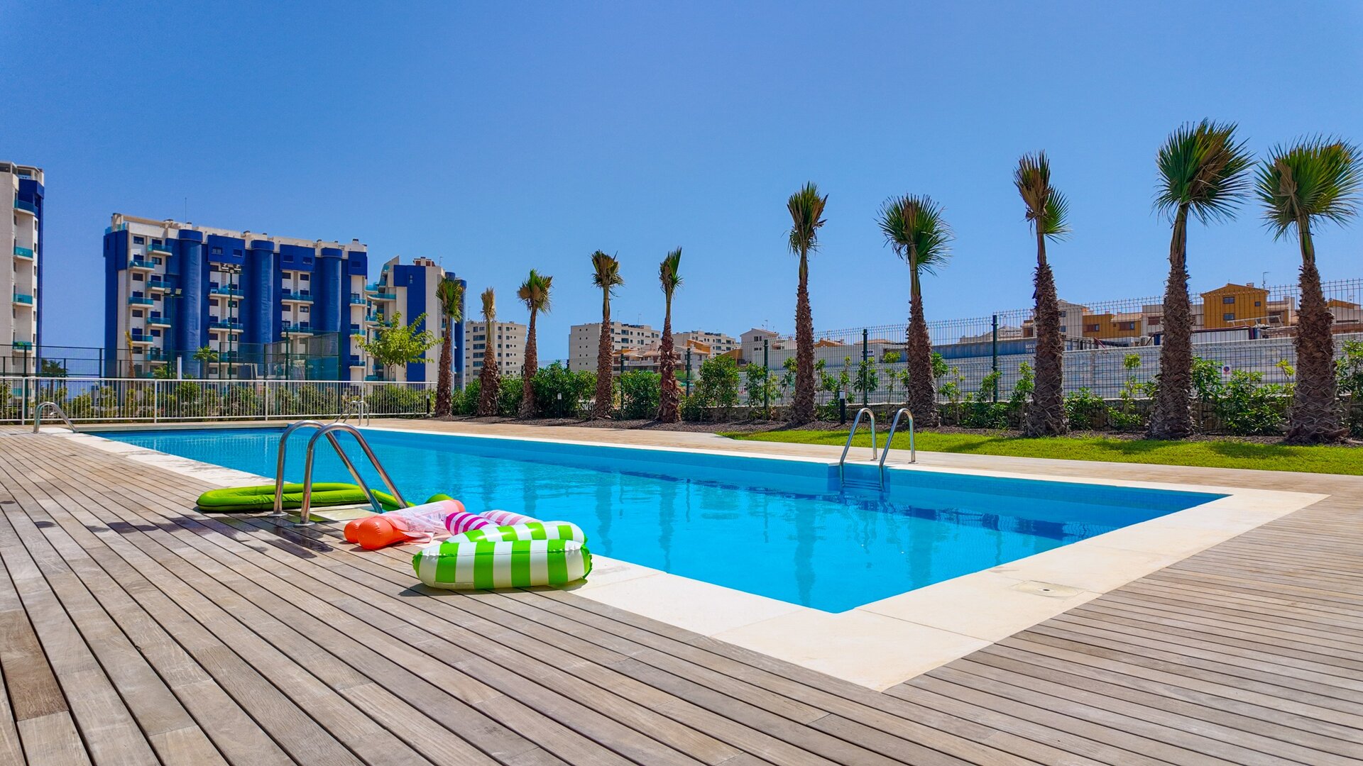 Valonia PREMIUM Apartment, 150 Meter vom Meer entfernt, mit beheiztem Pool.