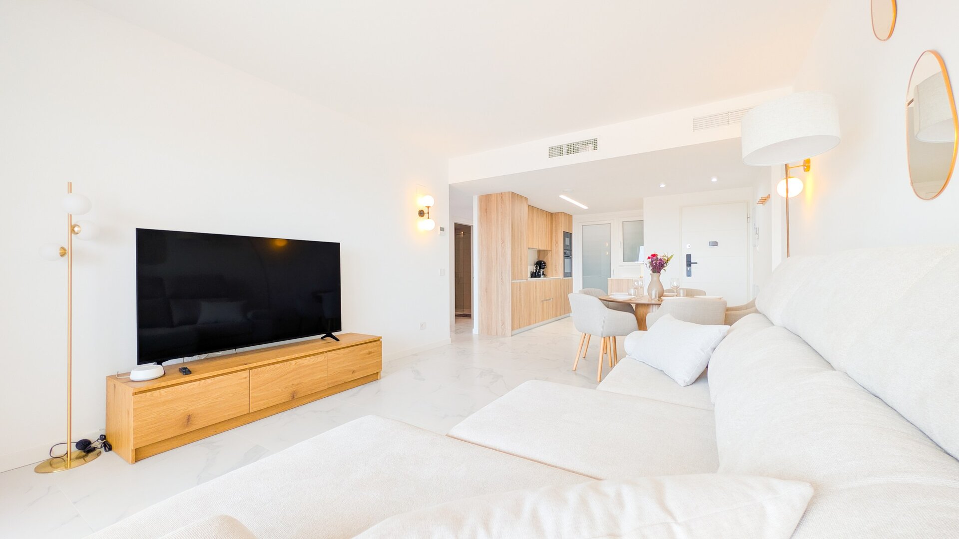 Valonia PREMIUM Apartment, 150 Meter vom Meer entfernt, mit beheiztem Pool.