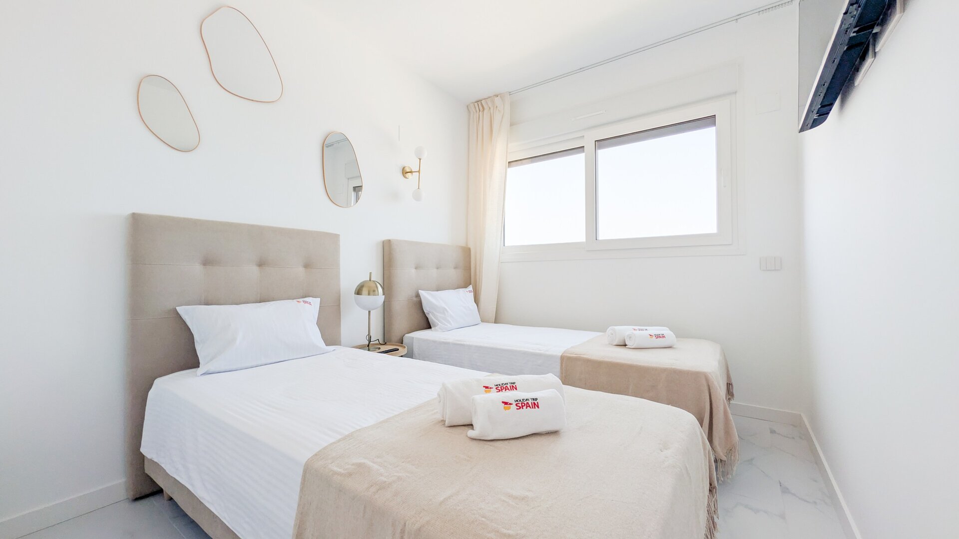 Valonia PREMIUM Apartment, 150 Meter vom Meer entfernt, mit beheiztem Pool.