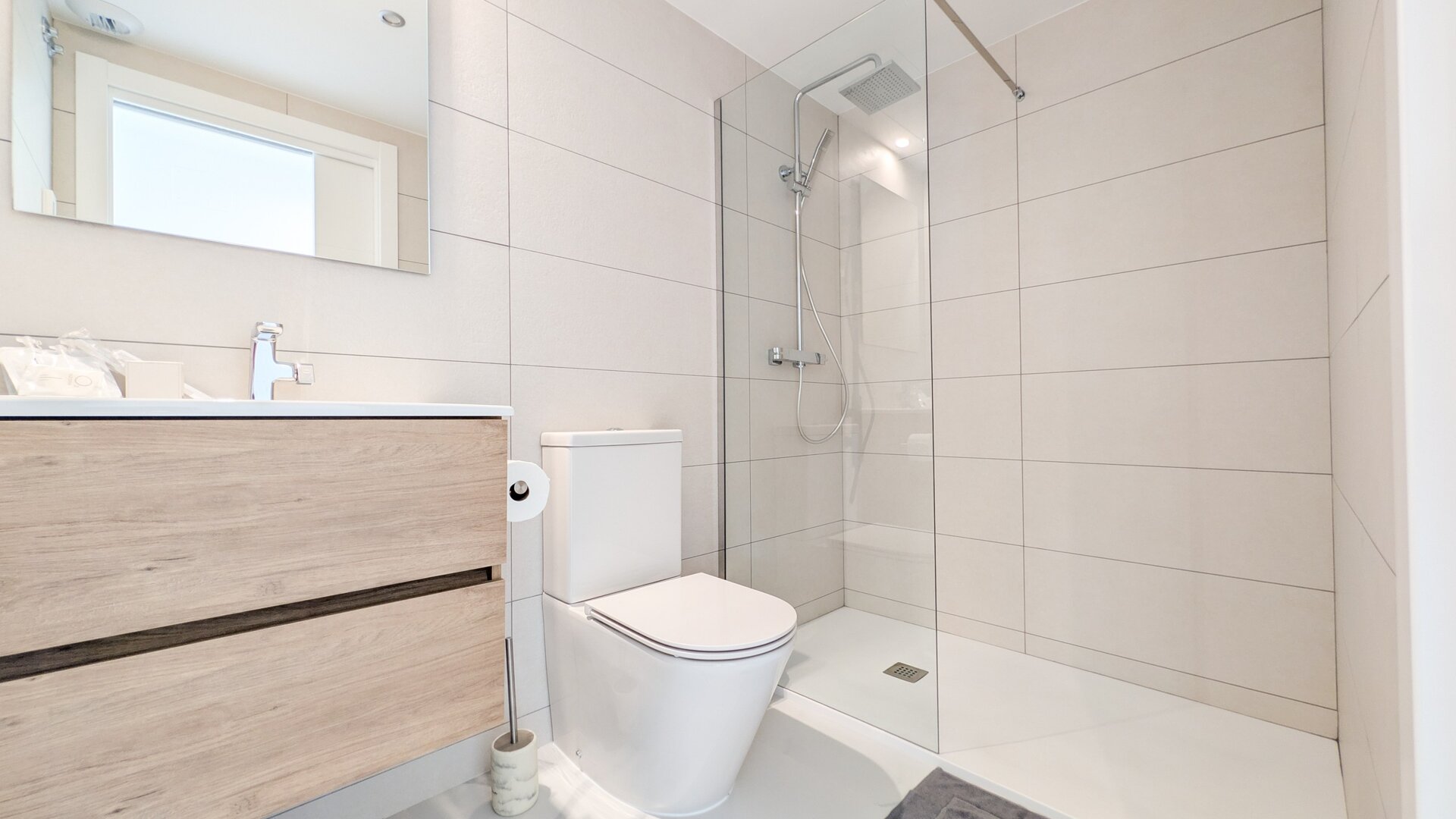 Valonia PREMIUM Apartment, 150 Meter vom Meer entfernt, mit beheiztem Pool.