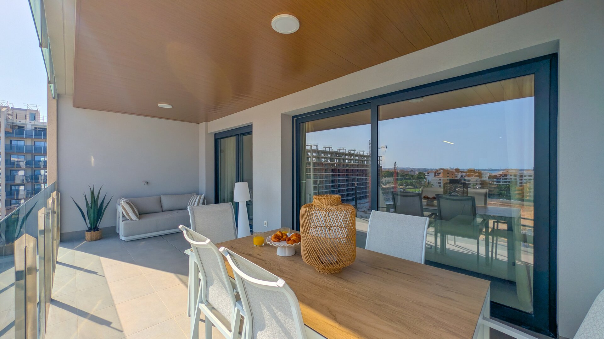 Valonia PREMIUM Apartment, 150 Meter vom Meer entfernt, mit beheiztem Pool.