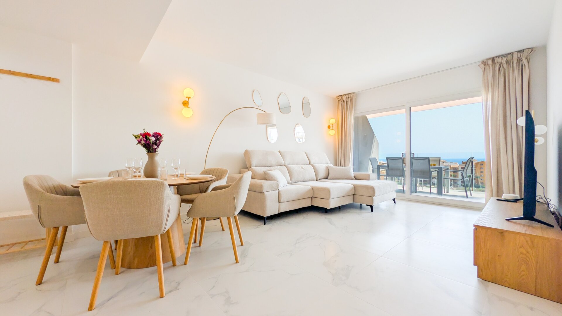 Valonia PREMIUM Apartment, 150 Meter vom Meer entfernt, mit beheiztem Pool.