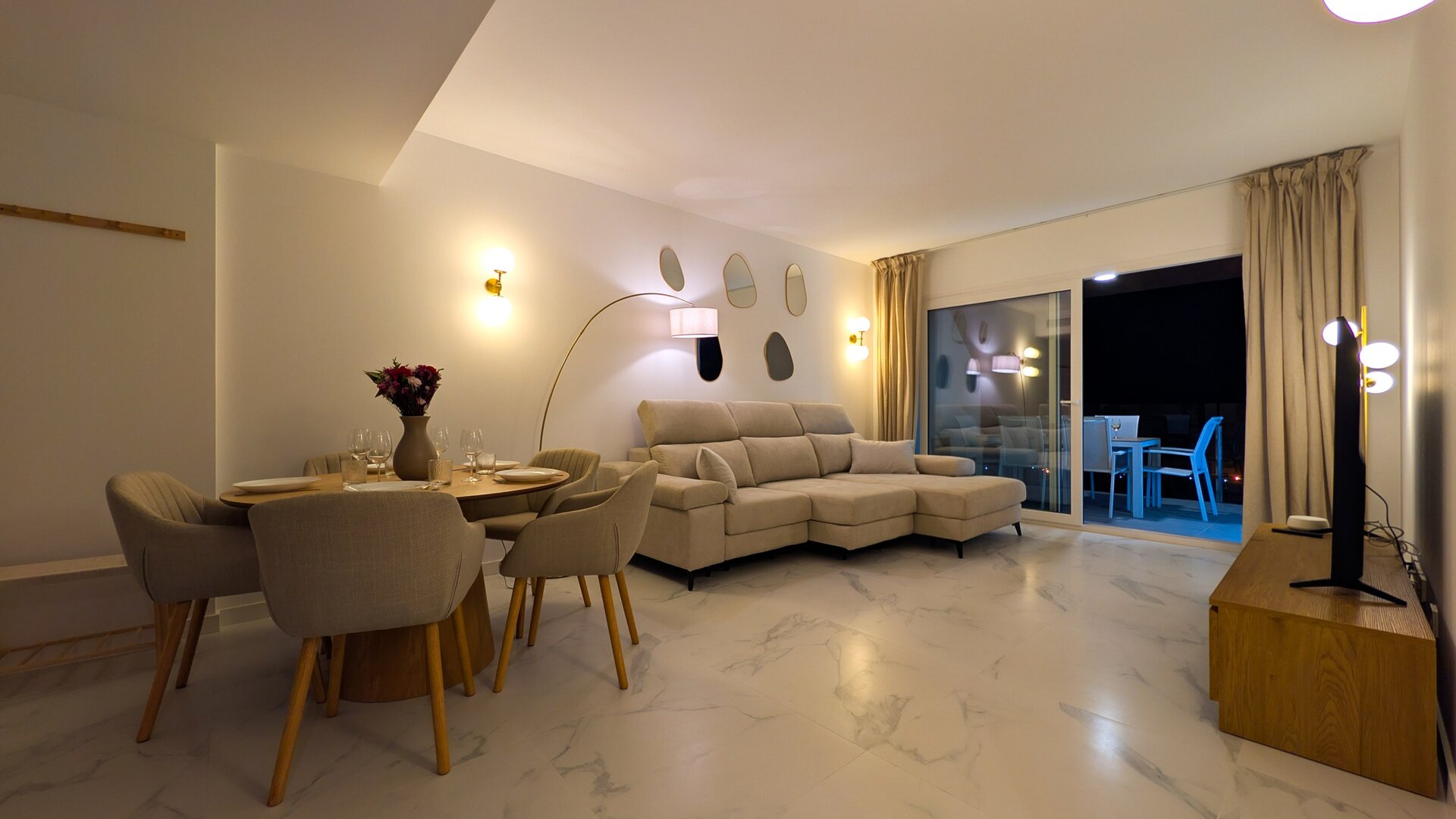 Valonia PREMIUM Apartment, 150 Meter vom Meer entfernt, mit beheiztem Pool.