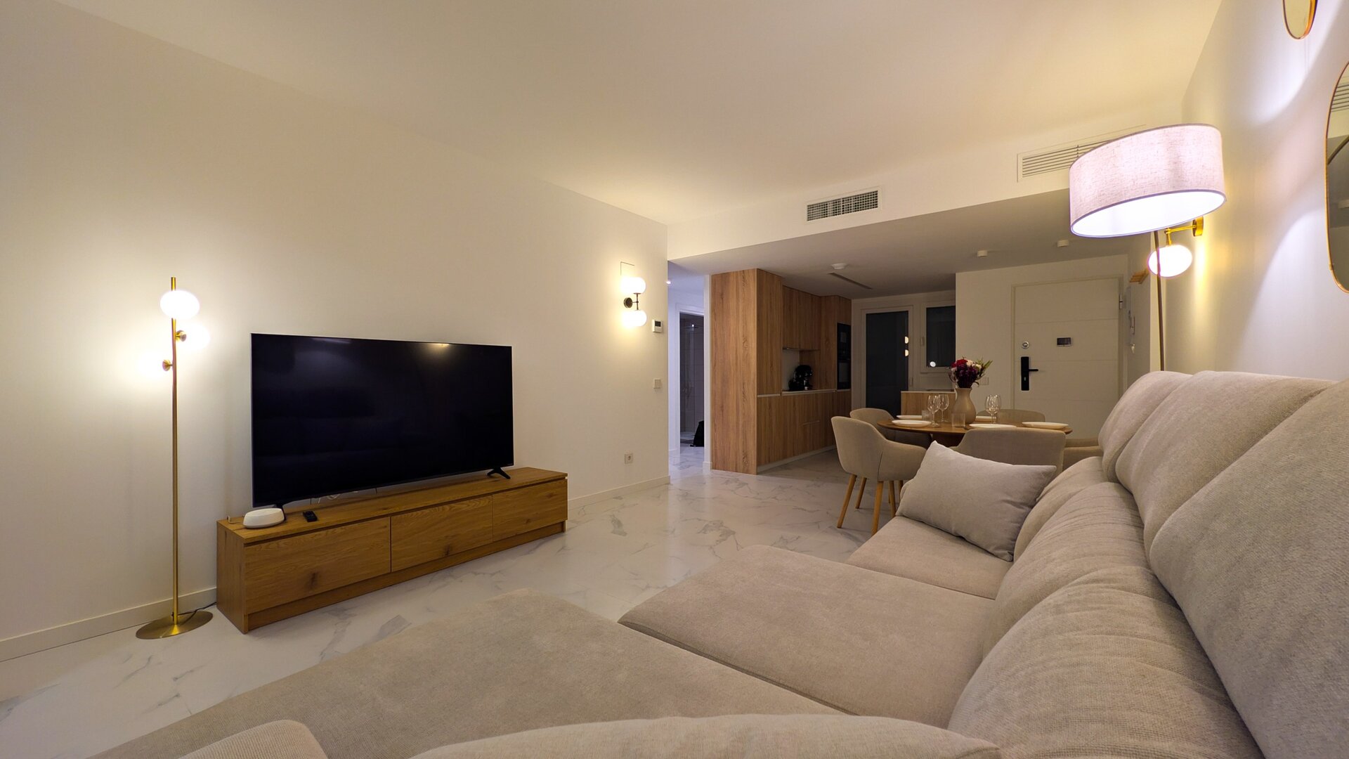 Valonia PREMIUM Apartment, 150 Meter vom Meer entfernt, mit beheiztem Pool.
