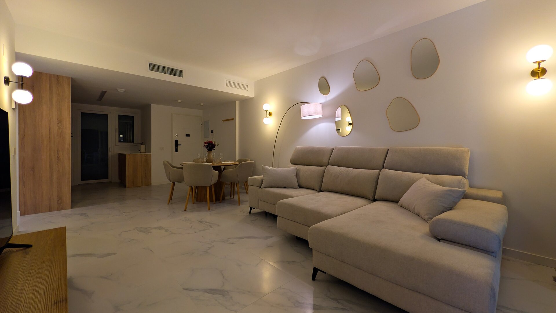 Valonia PREMIUM Apartment, 150 Meter vom Meer entfernt, mit beheiztem Pool.
