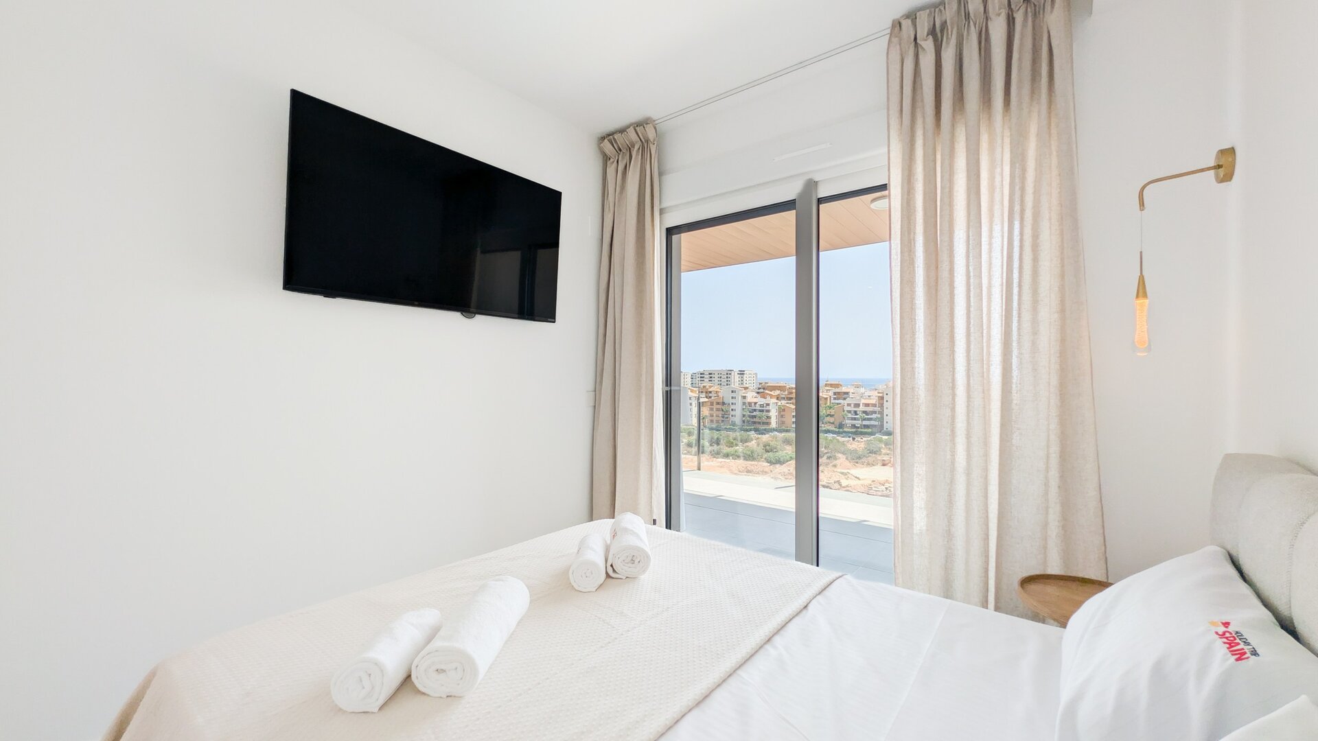 Valonia PREMIUM Apartment, 150 Meter vom Meer entfernt, mit beheiztem Pool.