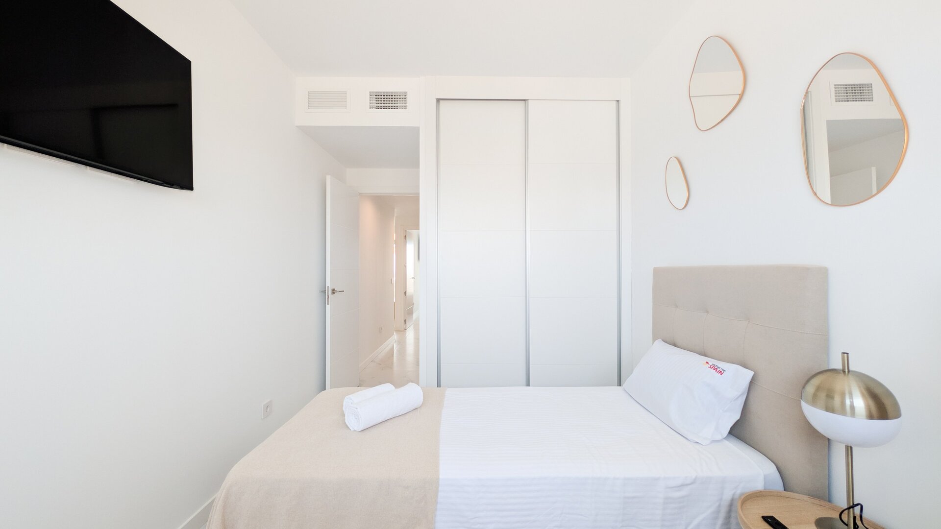Valonia PREMIUM Apartment, 150 Meter vom Meer entfernt, mit beheiztem Pool.