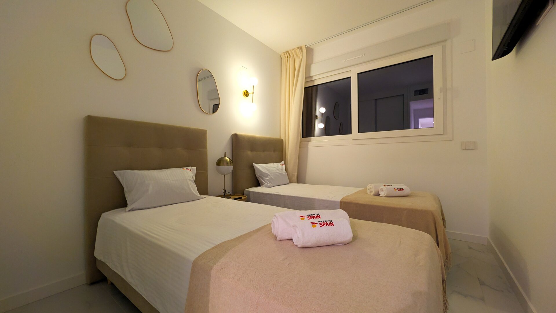Valonia PREMIUM Apartment, 150 Meter vom Meer entfernt, mit beheiztem Pool.