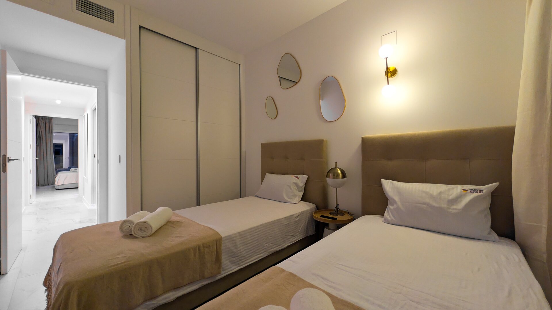 Valonia PREMIUM Apartment, 150 Meter vom Meer entfernt, mit beheiztem Pool.