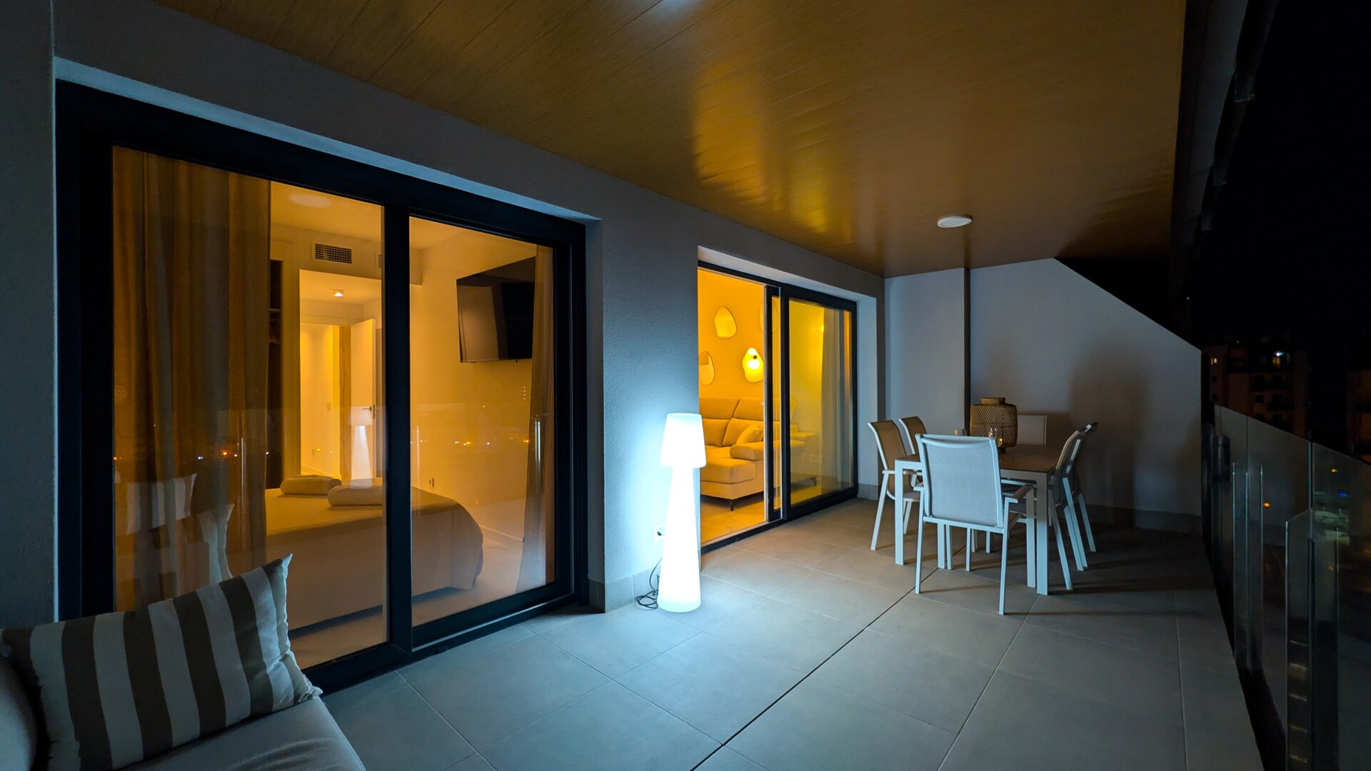 Valonia PREMIUM Apartment, 150 Meter vom Meer entfernt, mit beheiztem Pool.