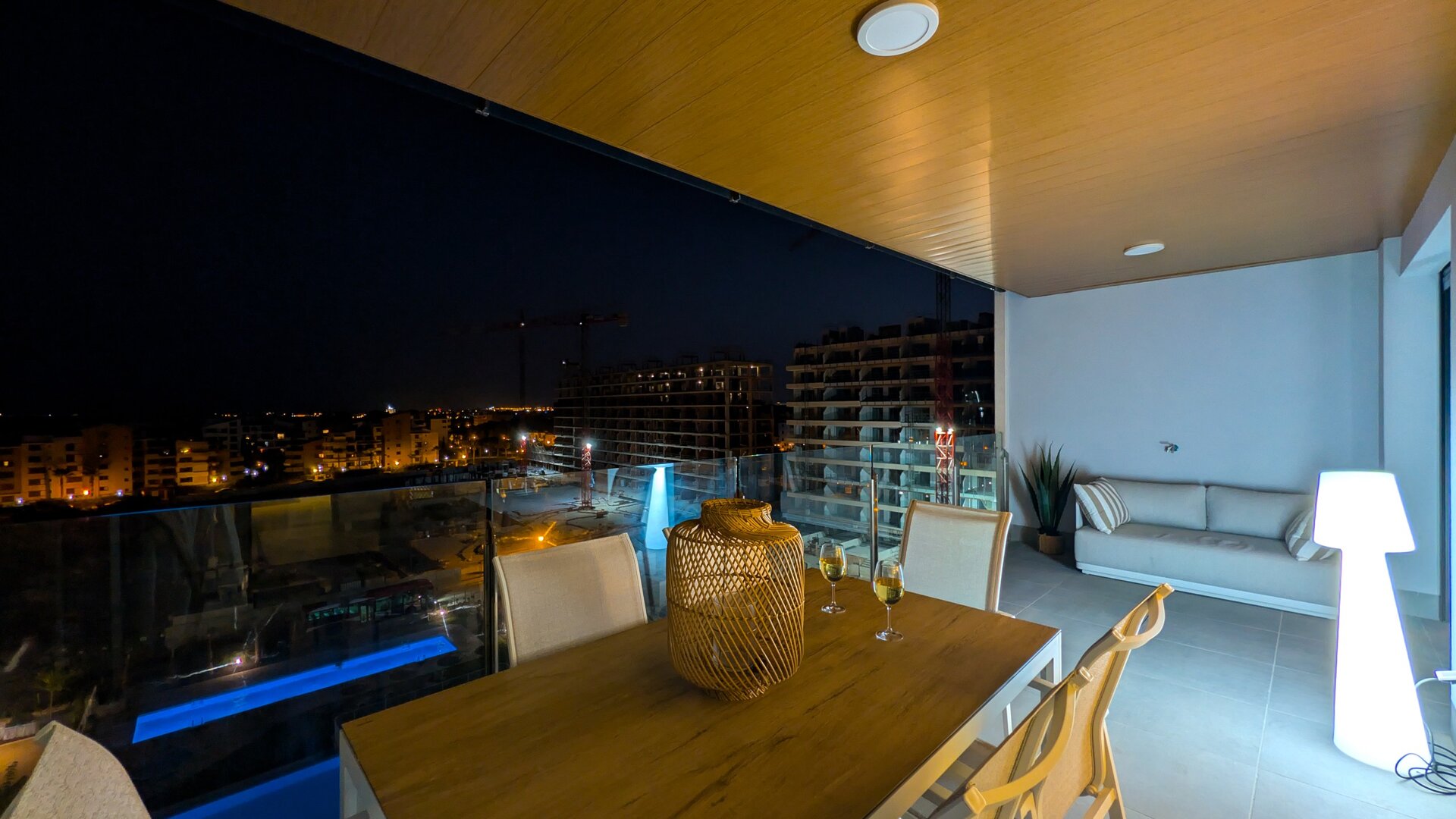 Valonia PREMIUM Apartment, 150 Meter vom Meer entfernt, mit beheiztem Pool.
