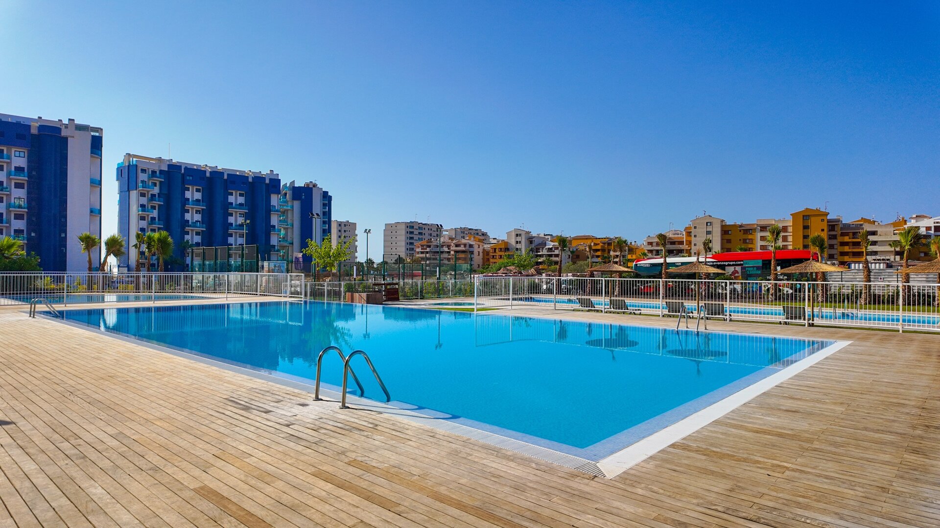 Valonia PREMIUM Apartment, 150 Meter vom Meer entfernt, mit beheiztem Pool.