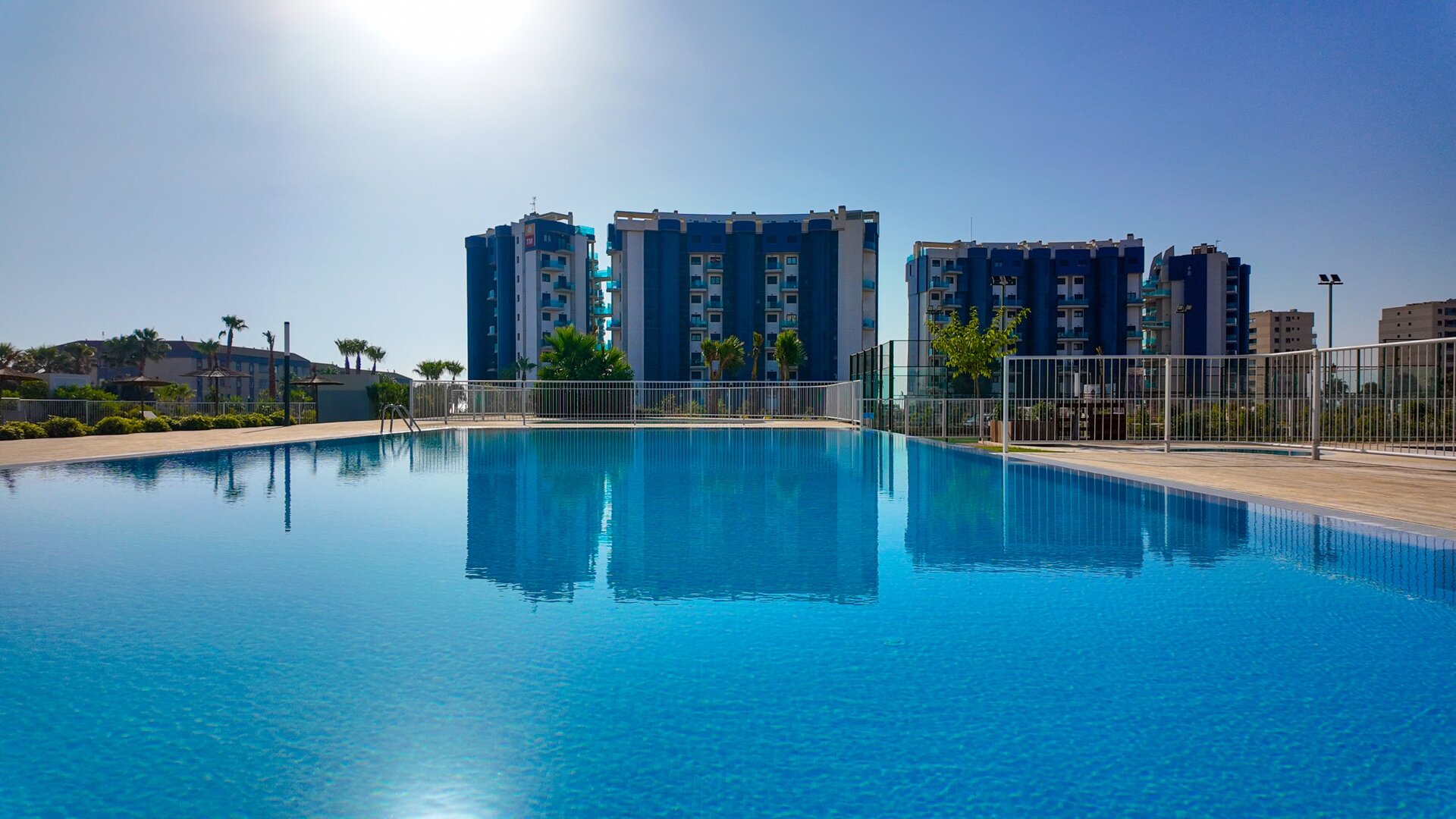 Valonia PREMIUM Apartment, 150 Meter vom Meer entfernt, mit beheiztem Pool.