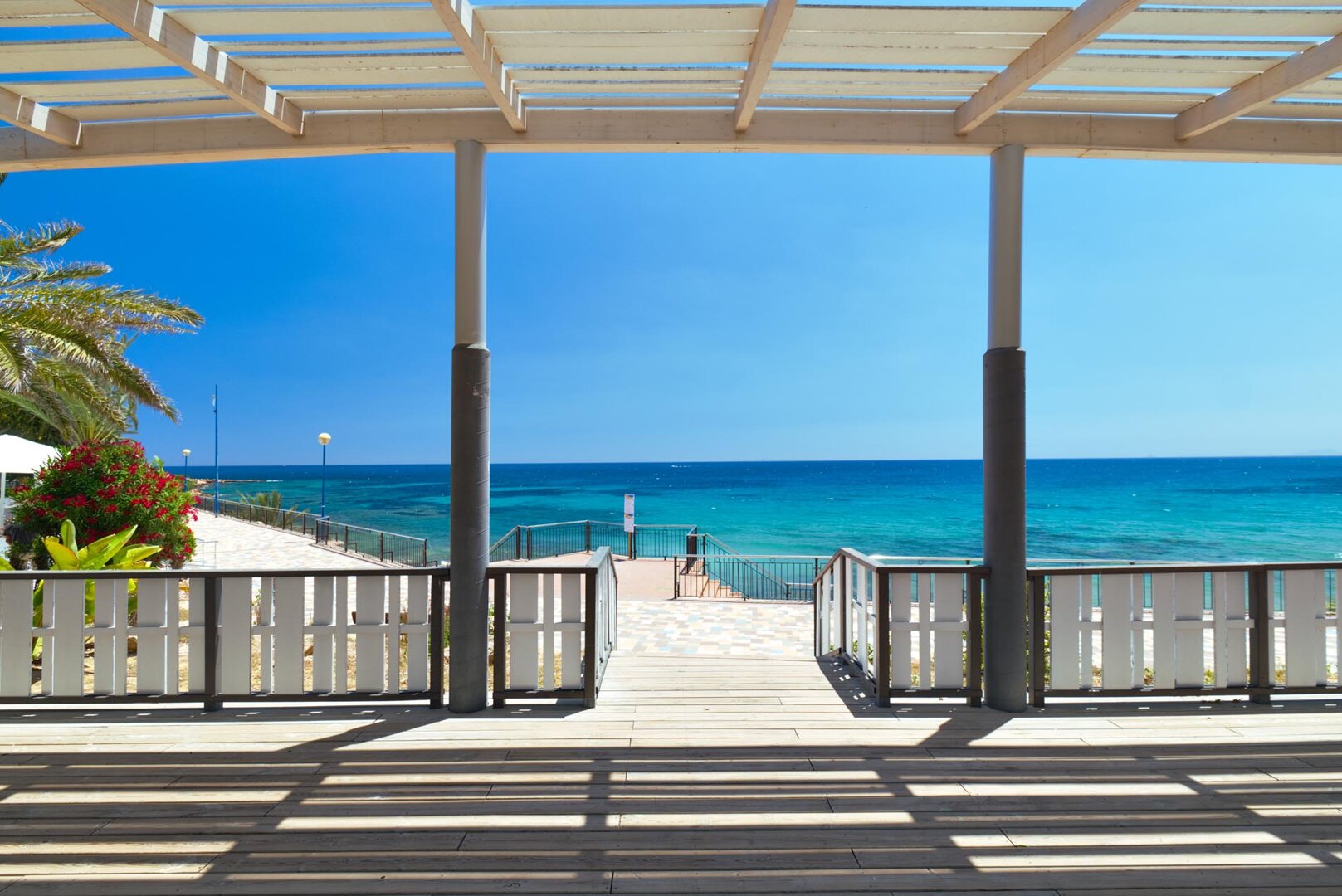 Valonia PREMIUM Apartment, 150 Meter vom Meer entfernt, mit beheiztem Pool.