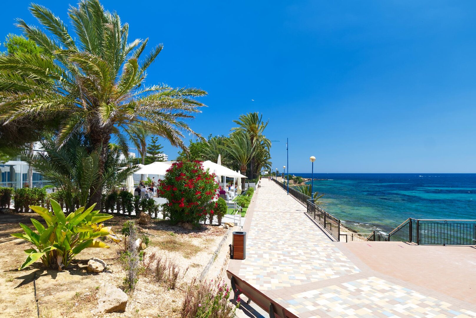Valonia PREMIUM Apartment, 150 Meter vom Meer entfernt, mit beheiztem Pool.