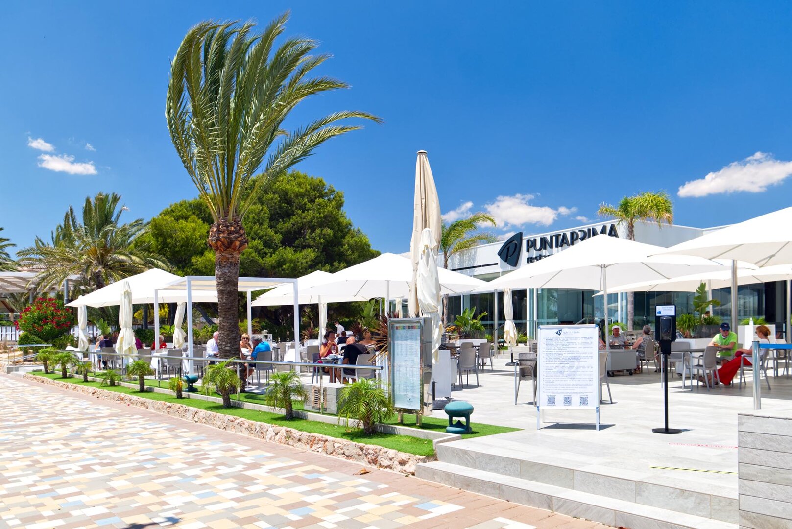 Valonia PREMIUM Apartment, 150 Meter vom Meer entfernt, mit beheiztem Pool.