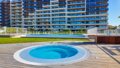 Valonia PREMIUM Apartment, 150 Meter vom Meer entfernt, mit beheiztem Pool.